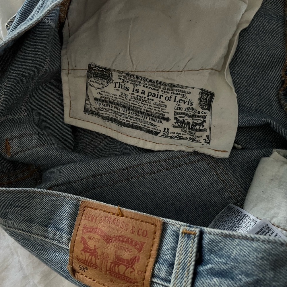 ⭐️Levi’s patchwork denim cut off shorts - Picture 4 of 5